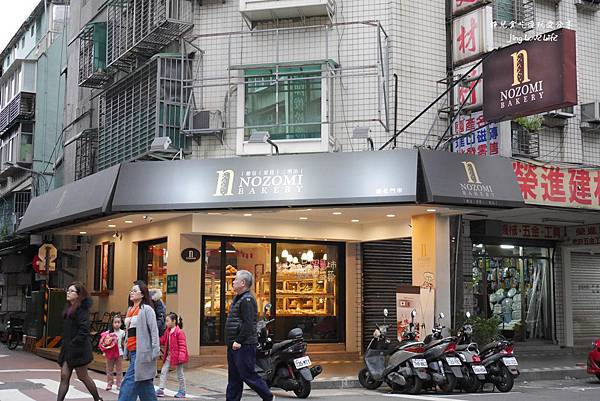 ★食★台北市。信義安和站→【NozomiBakery通化店】冰火黑菠蘿 @靜兒貪吃遊玩愛分享 ★食★台北市。信義安和站→【NozomiBakery通化店】冰火黑菠蘿 @靜兒貪吃遊玩愛分享