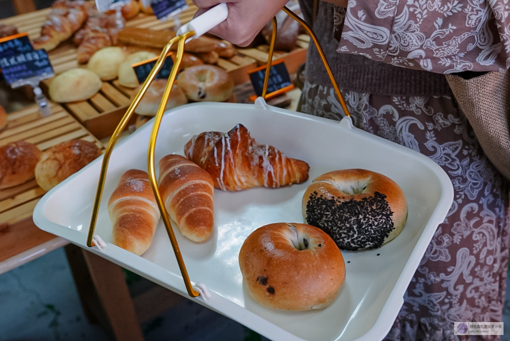 桃園龍潭美食-農場麵包Farm Bread-復古老宅裡的老麵麵包,多達40種以上口味,海鹽捲、貝果、生吐司銷售常勝軍 @靜兒貪吃遊玩愛分享 桃園龍潭美食-農場麵包Farm Bread-復古老宅裡的老麵麵包,多達40種以上口味,海鹽捲、貝果、生吐司銷售常勝軍 @靜兒貪吃遊玩愛分享