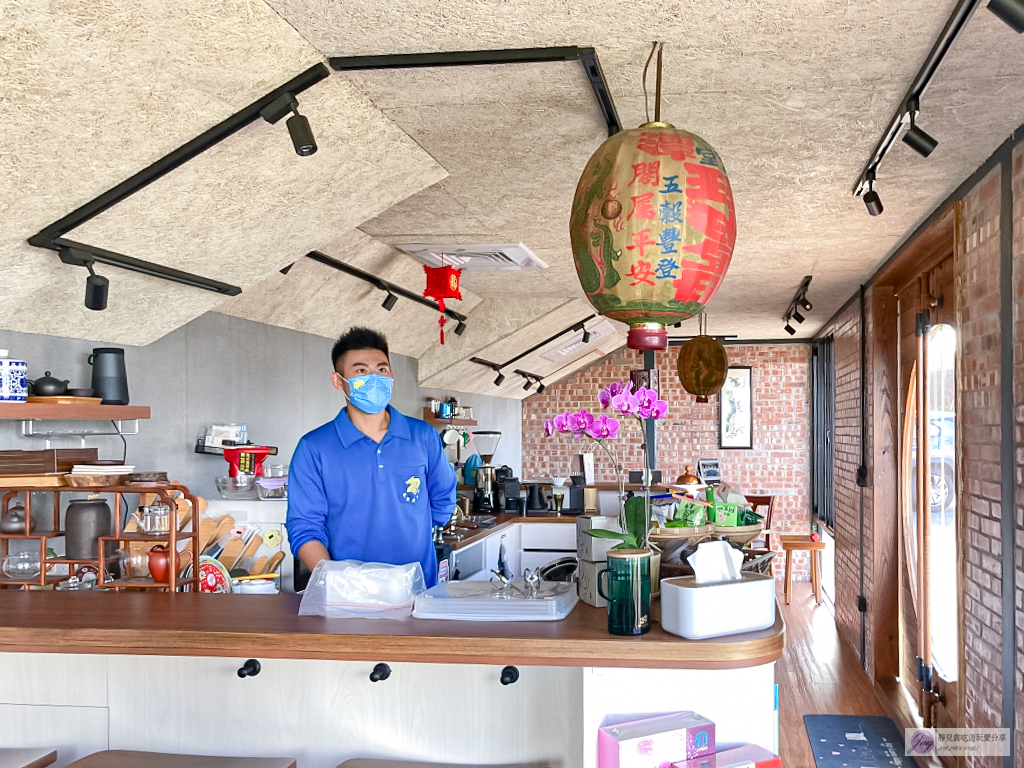 桃園龍潭美食-驛庭-紅磚老屋270&deg;玻璃窗龍潭美景，隱藏在全台最大瑤池金母廟旁的秘境咖啡廳，吸睛迷你的紅龜粿 @靜兒貪吃遊玩愛分享