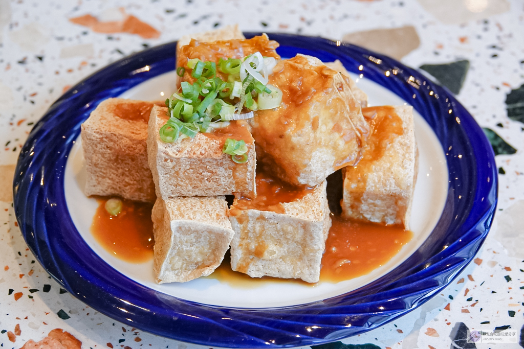 桃園美食-湯明茶樓-來自新竹50年老宅品牌,百貨裡的老式仿古摩登鐵花窗,嚴選台灣好茶佐新式台菜料理 @靜兒貪吃遊玩愛分享 桃園美食-湯明茶樓-來自新竹50年老宅品牌,百貨裡的老式仿古摩登鐵花窗,嚴選台灣好茶佐新式台菜料理 @靜兒貪吃遊玩愛分享