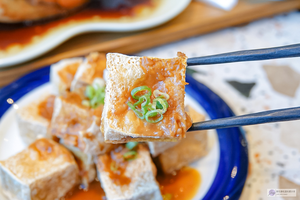 桃園美食-湯明茶樓-來自新竹50年老宅品牌,百貨裡的老式仿古摩登鐵花窗,嚴選台灣好茶佐新式台菜料理 @靜兒貪吃遊玩愛分享 桃園美食-湯明茶樓-來自新竹50年老宅品牌,百貨裡的老式仿古摩登鐵花窗,嚴選台灣好茶佐新式台菜料理 @靜兒貪吃遊玩愛分享