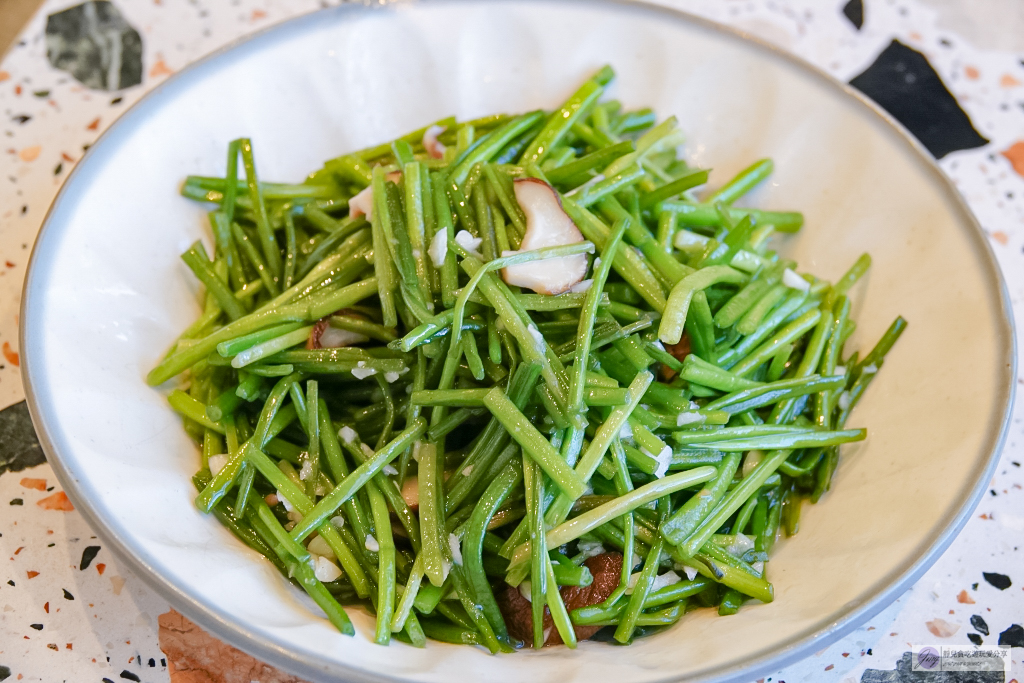 桃園美食-湯明茶樓-來自新竹50年老宅品牌,百貨裡的老式仿古摩登鐵花窗,嚴選台灣好茶佐新式台菜料理 @靜兒貪吃遊玩愛分享 桃園美食-湯明茶樓-來自新竹50年老宅品牌,百貨裡的老式仿古摩登鐵花窗,嚴選台灣好茶佐新式台菜料理 @靜兒貪吃遊玩愛分享