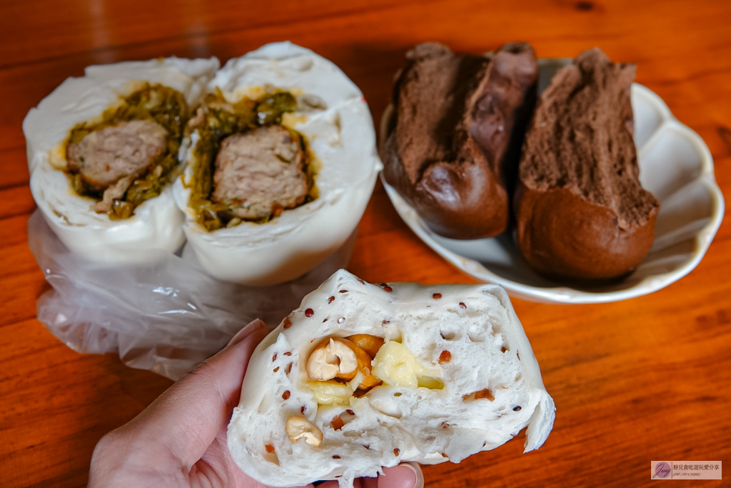 桃園美食-福興包子饅頭-多達17種口味,在地排隊高CP值銅板美食/黑金鋼、紅燒獅子頭、藜蔓乳酪 @靜兒貪吃遊玩愛分享 桃園美食-福興包子饅頭-多達17種口味,在地排隊高CP值銅板美食/黑金鋼、紅燒獅子頭、藜蔓乳酪 @靜兒貪吃遊玩愛分享