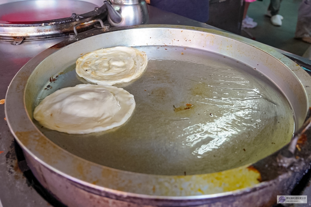 桃園中壢美食-忠貞甩餅-傳承30年以上,外皮酥脆的特色甩餅,多達8種甜鹹口味 @靜兒貪吃遊玩愛分享 桃園中壢美食-忠貞甩餅-傳承30年以上,外皮酥脆的特色甩餅,多達8種甜鹹口味 @靜兒貪吃遊玩愛分享