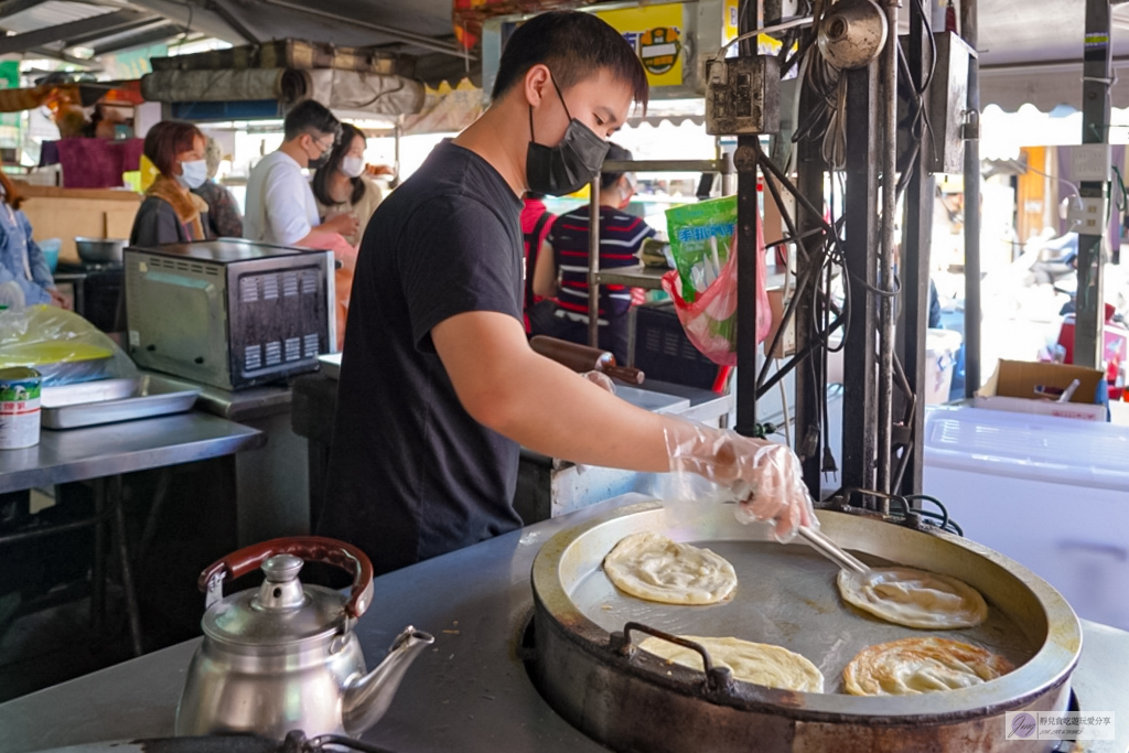 桃園中壢美食-忠貞甩餅-傳承30年以上,外皮酥脆的特色甩餅,多達8種甜鹹口味 @靜兒貪吃遊玩愛分享 桃園中壢美食-忠貞甩餅-傳承30年以上,外皮酥脆的特色甩餅,多達8種甜鹹口味 @靜兒貪吃遊玩愛分享
