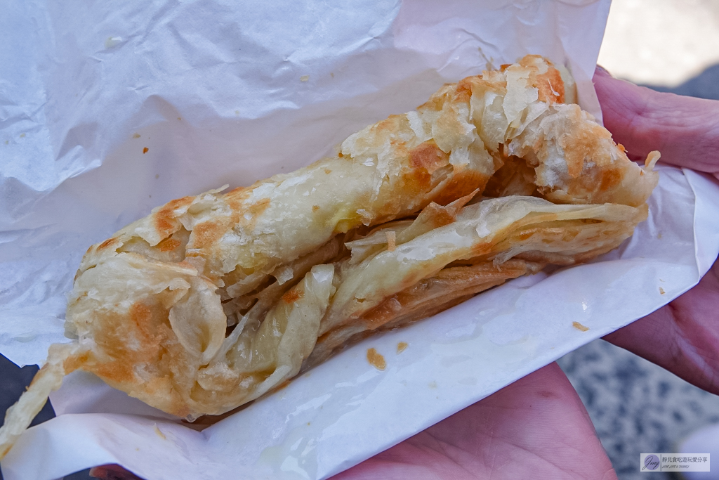 桃園中壢美食-忠貞甩餅-傳承30年以上,外皮酥脆的特色甩餅,多達8種甜鹹口味 @靜兒貪吃遊玩愛分享 桃園中壢美食-忠貞甩餅-傳承30年以上,外皮酥脆的特色甩餅,多達8種甜鹹口味 @靜兒貪吃遊玩愛分享