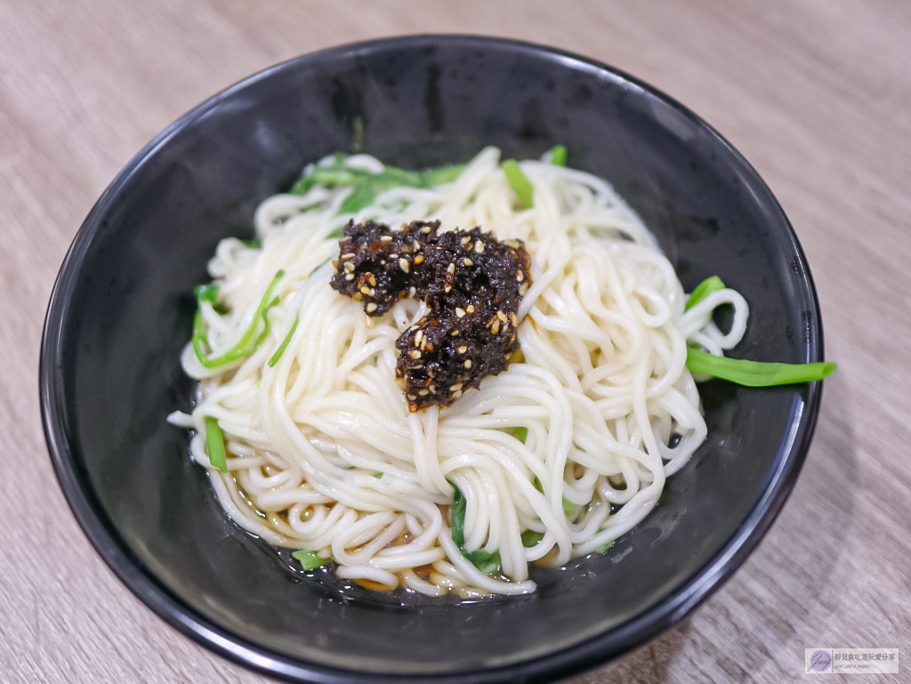 桃園中壢美食-古猗園灌湯包-皮薄爆湯的手工湯包，濃郁牛肉起士、整顆的鮮蚵必點 @靜兒貪吃遊玩愛分享