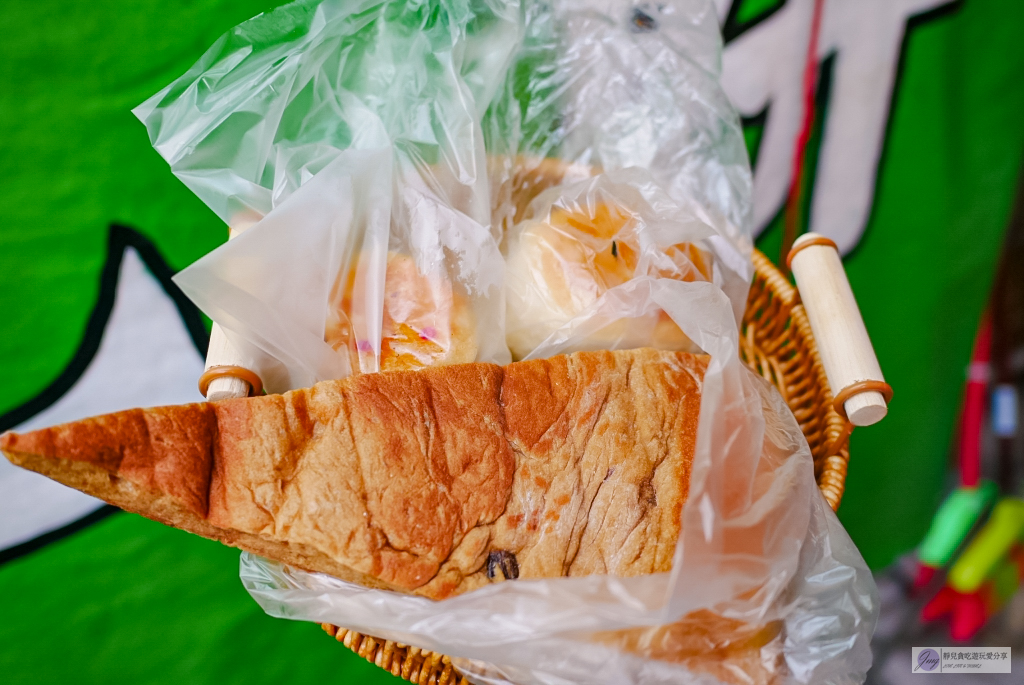 彰化員林美食-點頭大餅水煎包-秒殺水煎包,超滿餡料17元,6大鐵鍋還應付不了排隊人潮 @靜兒貪吃遊玩愛分享 彰化員林美食-點頭大餅水煎包-秒殺水煎包,超滿餡料17元,6大鐵鍋還應付不了排隊人潮 @靜兒貪吃遊玩愛分享