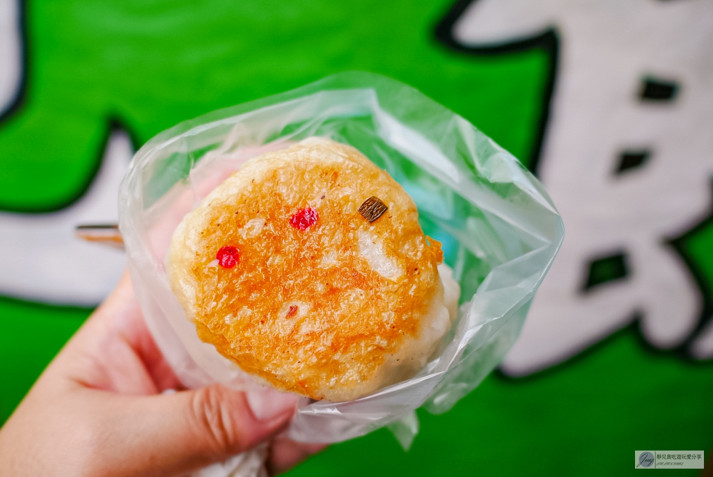 彰化員林美食-點頭大餅水煎包-秒殺水煎包,超滿餡料17元,6大鐵鍋還應付不了排隊人潮 @靜兒貪吃遊玩愛分享 彰化員林美食-點頭大餅水煎包-秒殺水煎包,超滿餡料17元,6大鐵鍋還應付不了排隊人潮 @靜兒貪吃遊玩愛分享