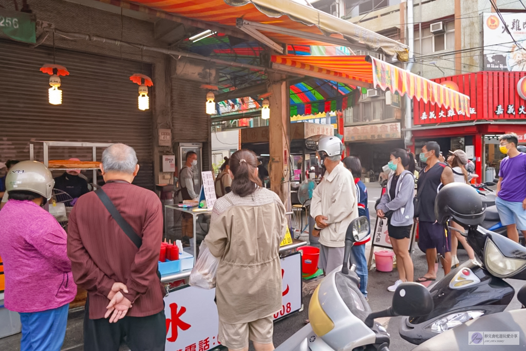彰化員林美食-點頭大餅水煎包-秒殺水煎包,超滿餡料17元,6大鐵鍋還應付不了排隊人潮 @靜兒貪吃遊玩愛分享 彰化員林美食-點頭大餅水煎包-秒殺水煎包,超滿餡料17元,6大鐵鍋還應付不了排隊人潮 @靜兒貪吃遊玩愛分享