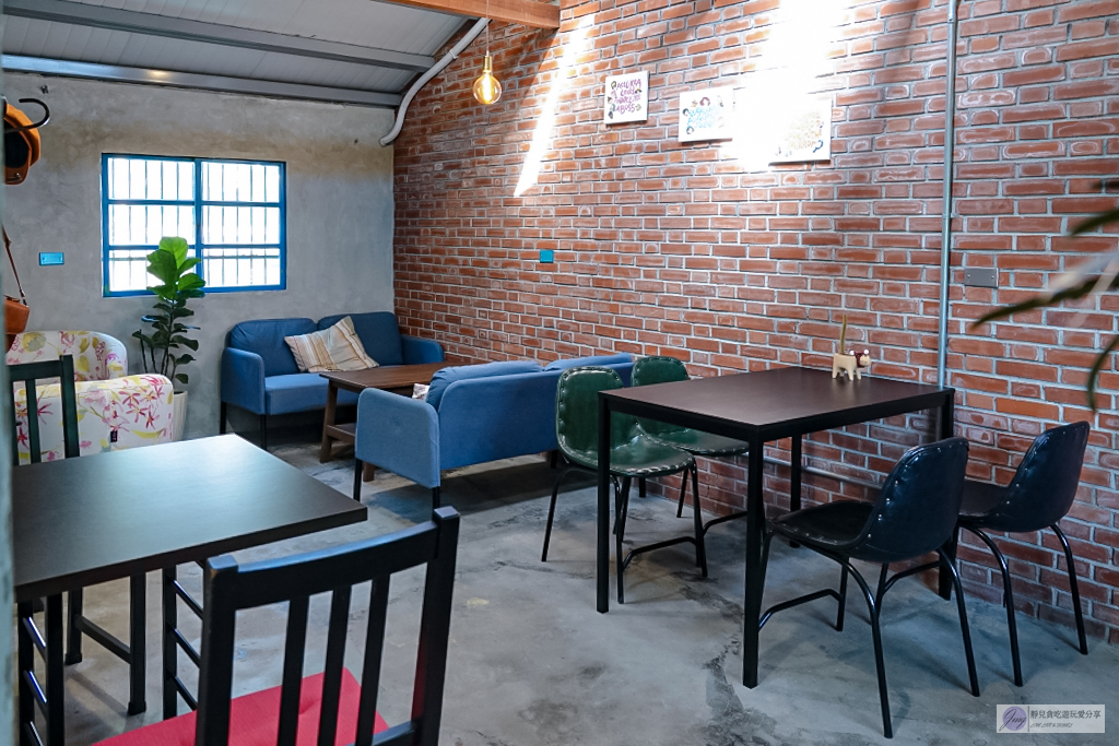 宜蘭頭城美食-小溪邊咖啡 Caf&eacute; Le Ruisseau-隱藏在郊區！背山面溪超Chill，老宅改造復古文青咖啡廳/寵物友善 @靜兒貪吃遊玩愛分享