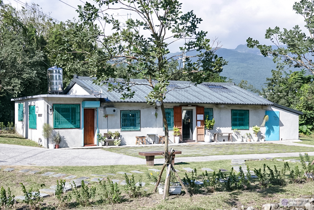宜蘭頭城美食-小溪邊咖啡 Café Le Ruisseau-隱藏在郊區!背山面溪超Chill,老宅改造復古文青咖啡廳/寵物友善 @靜兒貪吃遊玩愛分享 宜蘭頭城美食-小溪邊咖啡 Café Le Ruisseau-隱藏在郊區!背山面溪超Chill,老宅改造復古文青咖啡廳/寵物友善 @靜兒貪吃遊玩愛分享