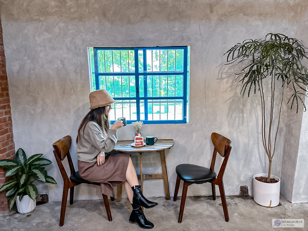宜蘭頭城美食-小溪邊咖啡 Caf&eacute; Le Ruisseau-隱藏在郊區！背山面溪超Chill，老宅改造復古文青咖啡廳/寵物友善 @靜兒貪吃遊玩愛分享