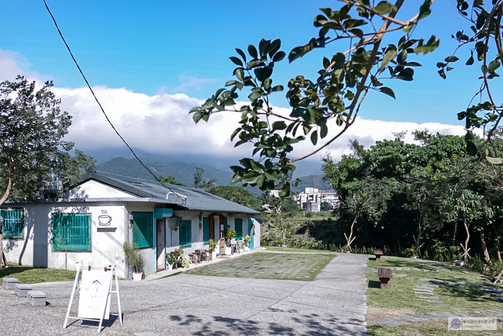 宜蘭頭城美食-小溪邊咖啡 Caf&eacute; Le Ruisseau-隱藏在郊區！背山面溪超Chill，老宅改造復古文青咖啡廳/寵物友善 @靜兒貪吃遊玩愛分享