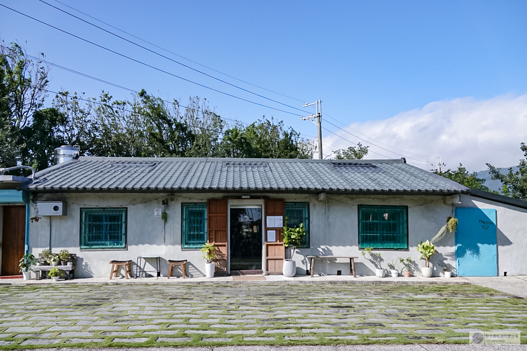 宜蘭頭城美食-小溪邊咖啡 Caf&eacute; Le Ruisseau-隱藏在郊區！背山面溪超Chill，老宅改造復古文青咖啡廳/寵物友善 @靜兒貪吃遊玩愛分享