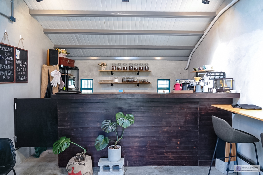 宜蘭頭城美食-小溪邊咖啡 Café Le Ruisseau-隱藏在郊區!背山面溪超Chill,老宅改造復古文青咖啡廳/寵物友善 @靜兒貪吃遊玩愛分享 宜蘭頭城美食-小溪邊咖啡 Café Le Ruisseau-隱藏在郊區!背山面溪超Chill,老宅改造復古文青咖啡廳/寵物友善 @靜兒貪吃遊玩愛分享