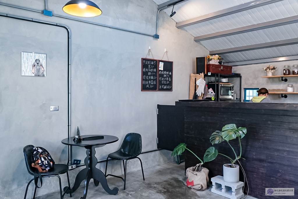 宜蘭頭城美食-小溪邊咖啡 Café Le Ruisseau-隱藏在郊區!背山面溪超Chill,老宅改造復古文青咖啡廳/寵物友善 @靜兒貪吃遊玩愛分享 宜蘭頭城美食-小溪邊咖啡 Café Le Ruisseau-隱藏在郊區!背山面溪超Chill,老宅改造復古文青咖啡廳/寵物友善 @靜兒貪吃遊玩愛分享