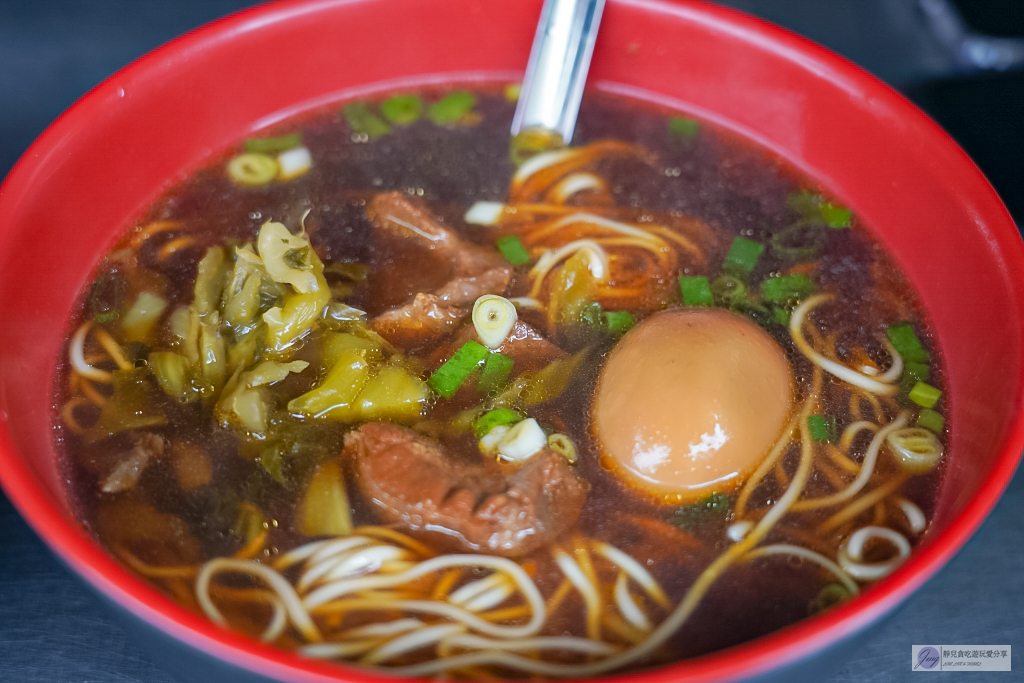 新竹美食-三廠麵店-在地熱門排隊美食!牛肉湯麵才40元,牛肉麵也只要70元,每日限量售完為止 @靜兒貪吃遊玩愛分享 新竹美食-三廠麵店-在地熱門排隊美食!牛肉湯麵才40元,牛肉麵也只要70元,每日限量售完為止 @靜兒貪吃遊玩愛分享