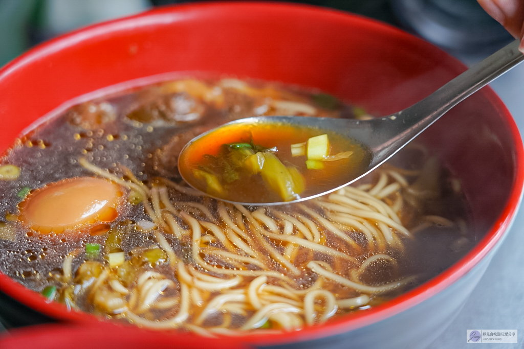 新竹美食-三廠麵店-在地熱門排隊美食!牛肉湯麵才40元,牛肉麵也只要70元,每日限量售完為止 @靜兒貪吃遊玩愛分享 新竹美食-三廠麵店-在地熱門排隊美食!牛肉湯麵才40元,牛肉麵也只要70元,每日限量售完為止 @靜兒貪吃遊玩愛分享
