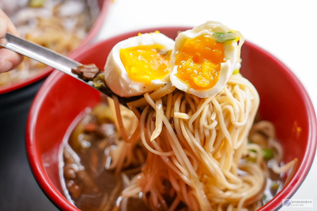新竹美食-三廠麵店-在地熱門排隊美食!牛肉湯麵才40元,牛肉麵也只要70元,每日限量售完為止 @靜兒貪吃遊玩愛分享 新竹美食-三廠麵店-在地熱門排隊美食!牛肉湯麵才40元,牛肉麵也只要70元,每日限量售完為止 @靜兒貪吃遊玩愛分享