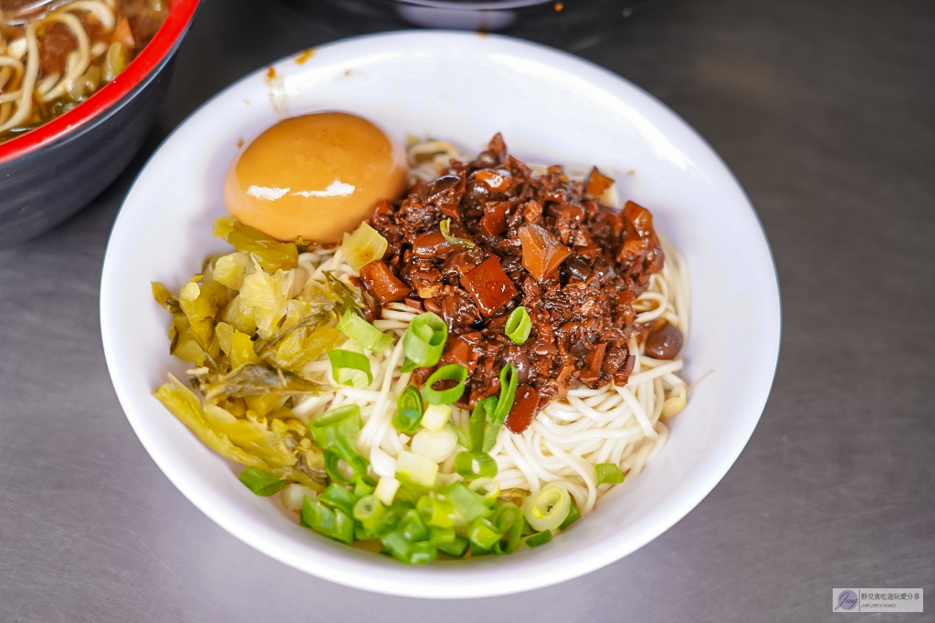 新竹美食-三廠麵店-在地熱門排隊美食!牛肉湯麵才40元,牛肉麵也只要70元,每日限量售完為止 @靜兒貪吃遊玩愛分享 新竹美食-三廠麵店-在地熱門排隊美食!牛肉湯麵才40元,牛肉麵也只要70元,每日限量售完為止 @靜兒貪吃遊玩愛分享