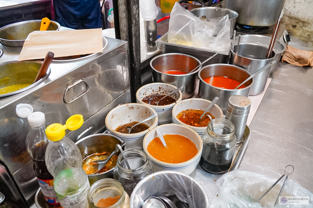 桃園平鎮美食-清真園雲南回民異國小吃-隱藏在忠貞市場裡超人氣的烤饢餅 @靜兒貪吃遊玩愛分享