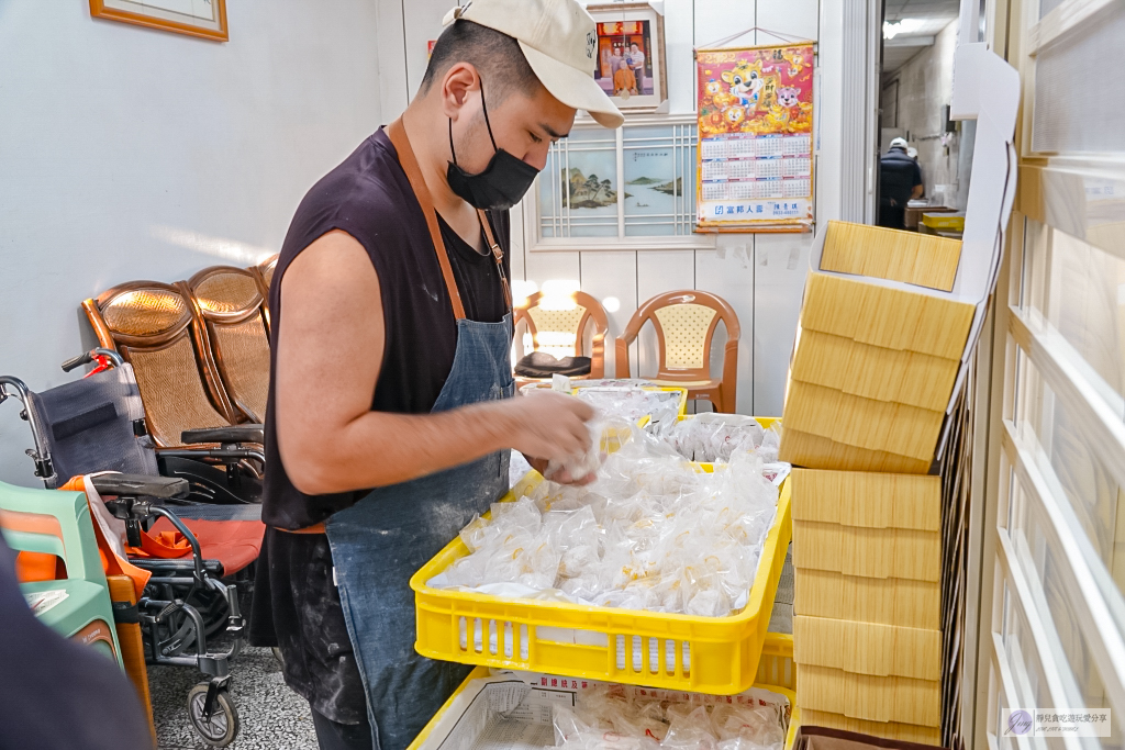 花蓮美食-阿傳師手工麻糬-在地50年老店!!隱藏民宅中的排隊手工麻糬,一顆最低15元 @靜兒貪吃遊玩愛分享 花蓮美食-阿傳師手工麻糬-在地50年老店!!隱藏民宅中的排隊手工麻糬,一顆最低15元 @靜兒貪吃遊玩愛分享