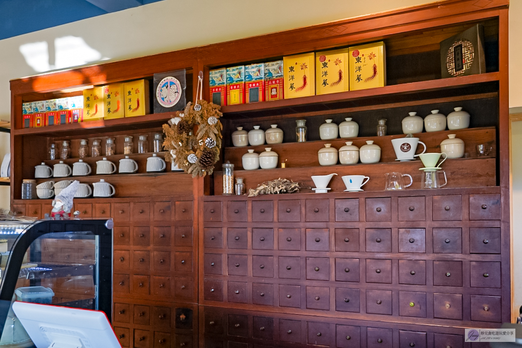 新竹竹北美食-有田咖啡 Youtian Cafe-爺爺經營一甲子的中藥舖！隱藏在田邊鄉間的老宅改造咖啡廳/鄰近新竹高鐵站 @靜兒貪吃遊玩愛分享