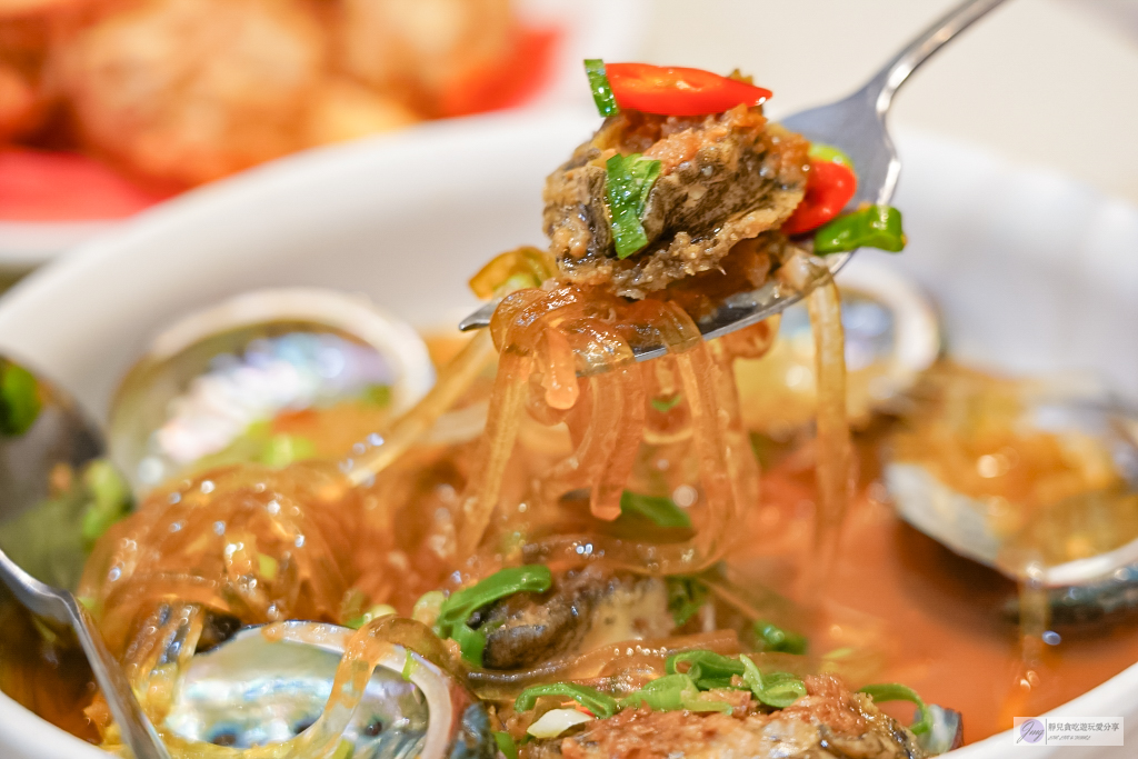 苗栗後龍美食-阿水飯店-老字號超夯海鮮快炒！不提供訂位平日午餐依舊客滿，每樣都無雷 @靜兒貪吃遊玩愛分享