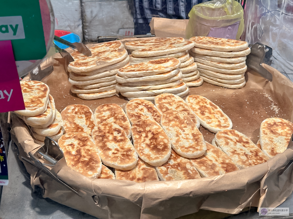 桃園美食-鹿港牛舌餅-隱藏夜市路尾!!在地20多年的古早味,剛出爐香氣十足超好吃/桃園觀光夜市 @靜兒貪吃遊玩愛分享 桃園美食-鹿港牛舌餅-隱藏夜市路尾!!在地20多年的古早味,剛出爐香氣十足超好吃/桃園觀光夜市 @靜兒貪吃遊玩愛分享
