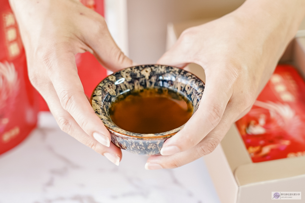 2026新年送禮首選｜芳茲雞魚饗宴年節禮盒，滴雞精與滴魚精的雙重營養開箱 @靜兒貪吃遊玩愛分享