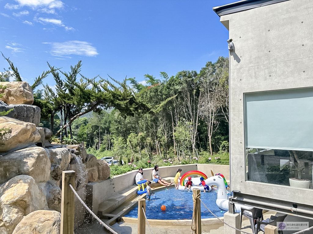 南投住宿-葉子祕境森林系Villa-隱藏在森林秘境裡!佔地1.2萬坪奢華懶人偽露營,一泊二食、兒童戲水池、浪漫星空夜景/鄰近桃米生態村 @靜兒貪吃遊玩愛分享 南投住宿-葉子祕境森林系Villa-隱藏在森林秘境裡!佔地1.2萬坪奢華懶人偽露營,一泊二食、兒童戲水池、浪漫星空夜景/鄰近桃米生態村 @靜兒貪吃遊玩愛分享