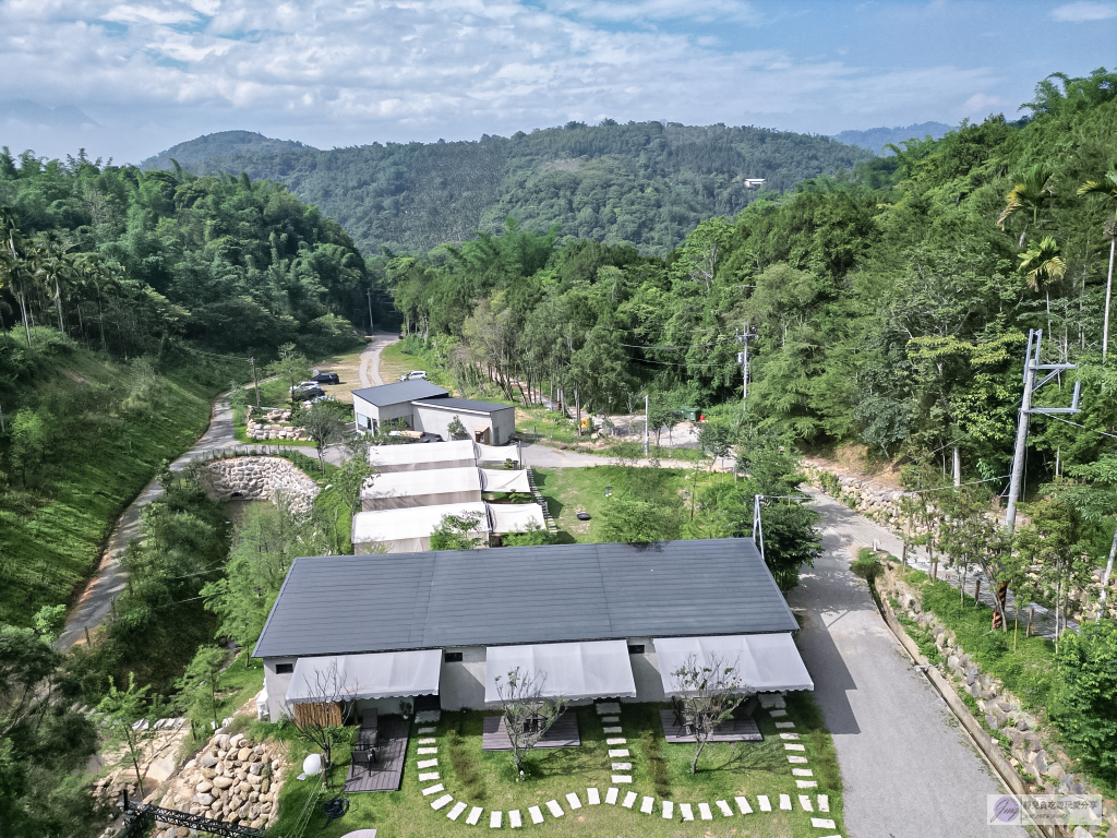 南投住宿-葉子祕境森林系Villa-隱藏在森林秘境裡!佔地1.2萬坪奢華懶人偽露營,一泊二食、兒童戲水池、浪漫星空夜景/鄰近桃米生態村 @靜兒貪吃遊玩愛分享 南投住宿-葉子祕境森林系Villa-隱藏在森林秘境裡!佔地1.2萬坪奢華懶人偽露營,一泊二食、兒童戲水池、浪漫星空夜景/鄰近桃米生態村 @靜兒貪吃遊玩愛分享