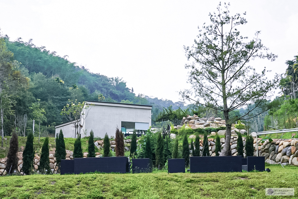 南投住宿-葉子祕境森林系Villa-隱藏在森林秘境裡!佔地1.2萬坪奢華懶人偽露營,一泊二食、兒童戲水池、浪漫星空夜景/鄰近桃米生態村 @靜兒貪吃遊玩愛分享 南投住宿-葉子祕境森林系Villa-隱藏在森林秘境裡!佔地1.2萬坪奢華懶人偽露營,一泊二食、兒童戲水池、浪漫星空夜景/鄰近桃米生態村 @靜兒貪吃遊玩愛分享