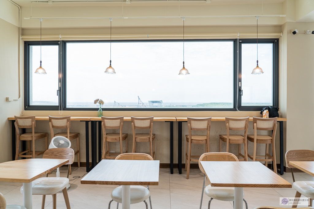 桃園大園美食-橙夕咖啡Afterglow cafe-隱藏在漁港內!韓系溫暖風格,海景第一排的絕美景色,飛機迷賞機聖地/鄰近竹圍漁港 @靜兒貪吃遊玩愛分享 桃園大園美食-橙夕咖啡Afterglow cafe-隱藏在漁港內!韓系溫暖風格,海景第一排的絕美景色,飛機迷賞機聖地/鄰近竹圍漁港 @靜兒貪吃遊玩愛分享