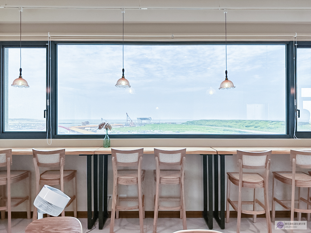 桃園大園美食-橙夕咖啡Afterglow cafe-隱藏在漁港內!韓系溫暖風格,海景第一排的絕美景色,飛機迷賞機聖地/鄰近竹圍漁港 @靜兒貪吃遊玩愛分享 桃園大園美食-橙夕咖啡Afterglow cafe-隱藏在漁港內!韓系溫暖風格,海景第一排的絕美景色,飛機迷賞機聖地/鄰近竹圍漁港 @靜兒貪吃遊玩愛分享