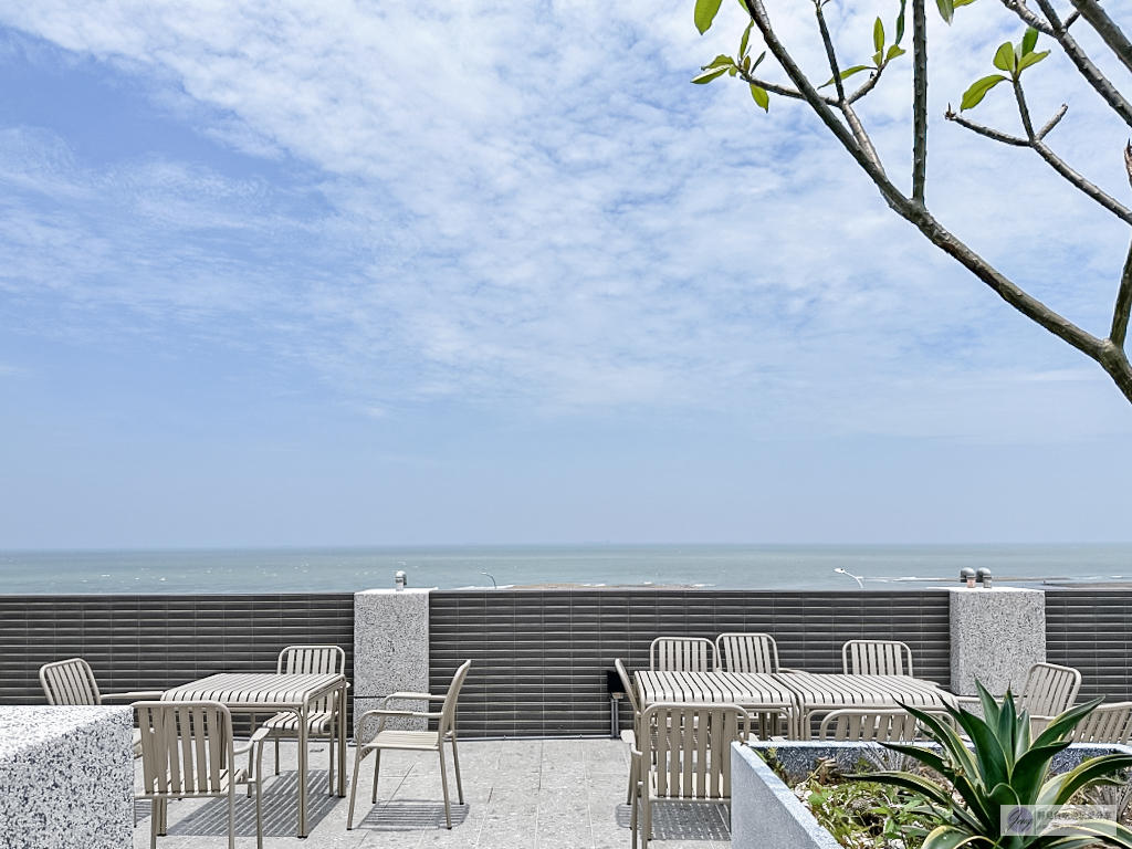 桃園大園美食-橙夕咖啡Afterglow cafe-隱藏在漁港內！韓系溫暖風格，海景第一排的絕美景色，飛機迷賞機聖地/鄰近竹圍漁港 @靜兒貪吃遊玩愛分享