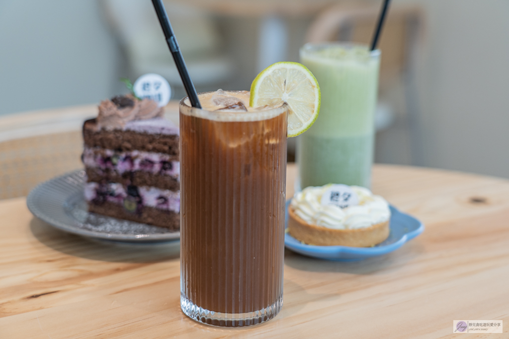 桃園大園美食-橙夕咖啡Afterglow cafe-隱藏在漁港內!韓系溫暖風格,海景第一排的絕美景色,飛機迷賞機聖地/鄰近竹圍漁港 @靜兒貪吃遊玩愛分享 桃園大園美食-橙夕咖啡Afterglow cafe-隱藏在漁港內!韓系溫暖風格,海景第一排的絕美景色,飛機迷賞機聖地/鄰近竹圍漁港 @靜兒貪吃遊玩愛分享