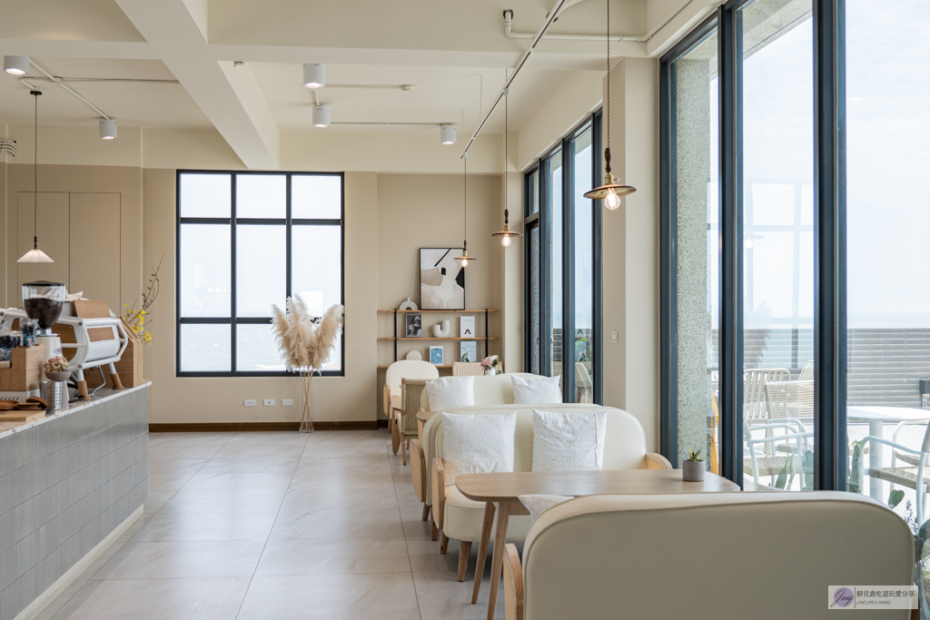 桃園大園美食-橙夕咖啡Afterglow cafe-隱藏在漁港內!韓系溫暖風格,海景第一排的絕美景色,飛機迷賞機聖地/鄰近竹圍漁港 @靜兒貪吃遊玩愛分享 桃園大園美食-橙夕咖啡Afterglow cafe-隱藏在漁港內!韓系溫暖風格,海景第一排的絕美景色,飛機迷賞機聖地/鄰近竹圍漁港 @靜兒貪吃遊玩愛分享