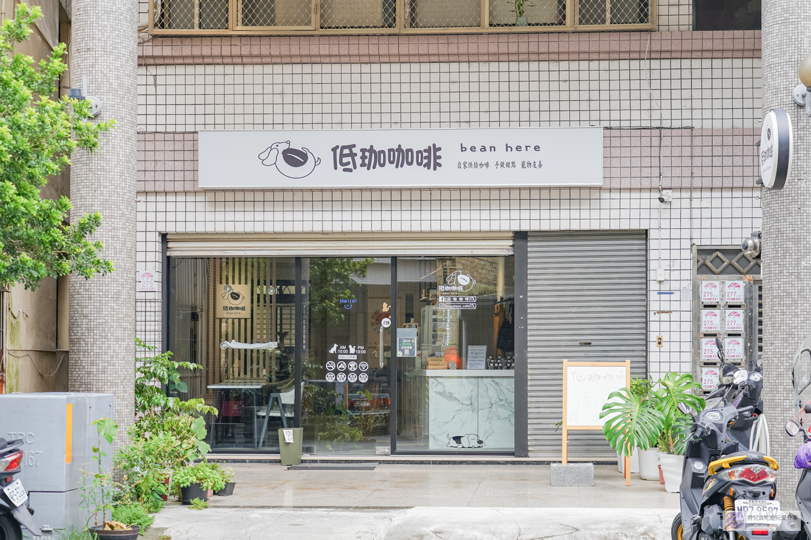 宜蘭美食-低珈咖啡。Bean here-超可愛毛店長坐鎮!純白色系簡約質感咖啡廳/鄰近宜蘭東門觀光夜市 @靜兒貪吃遊玩愛分享 宜蘭美食-低珈咖啡。Bean here-超可愛毛店長坐鎮!純白色系簡約質感咖啡廳/鄰近宜蘭東門觀光夜市 @靜兒貪吃遊玩愛分享