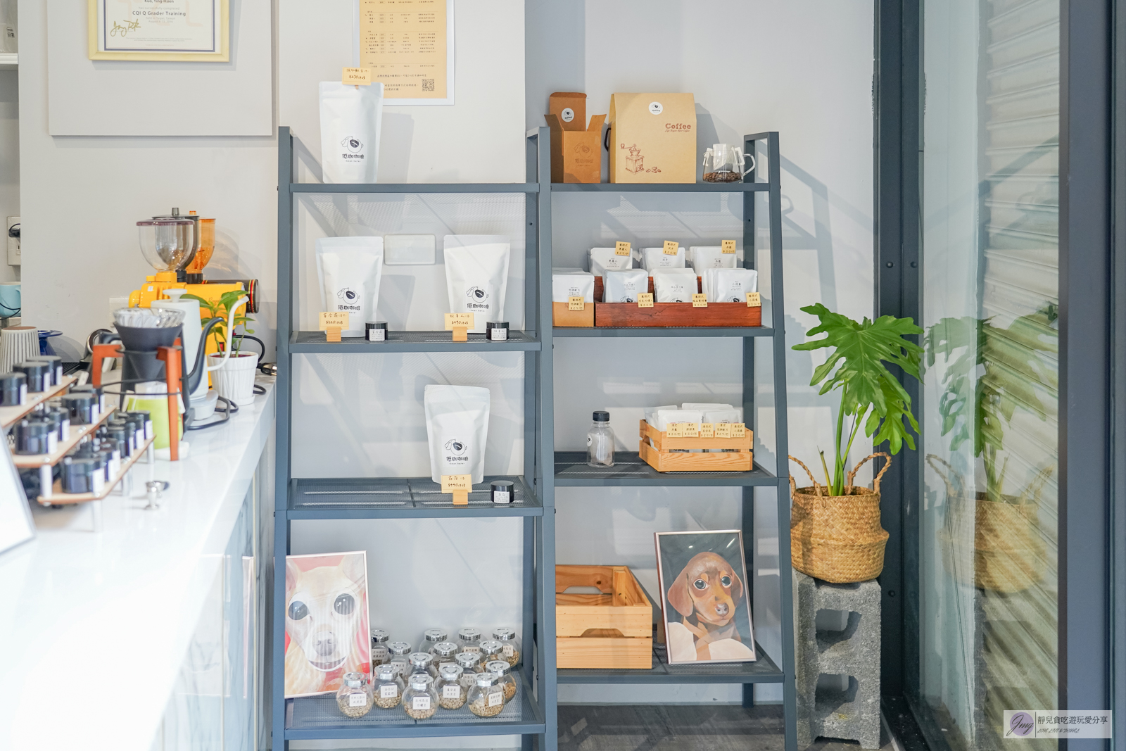 宜蘭美食-低珈咖啡。Bean here-超可愛毛店長坐鎮!純白色系簡約質感咖啡廳/鄰近宜蘭東門觀光夜市 @靜兒貪吃遊玩愛分享 宜蘭美食-低珈咖啡。Bean here-超可愛毛店長坐鎮!純白色系簡約質感咖啡廳/鄰近宜蘭東門觀光夜市 @靜兒貪吃遊玩愛分享