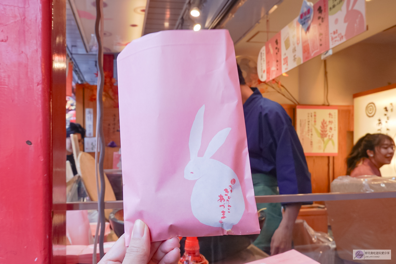 日本淺草美食-淺草吉備糰子-老字號人氣排隊美食!超可愛微甜軟糯的黃豆粉糰子/位仲見世商店街 @靜兒貪吃遊玩愛分享 日本淺草美食-淺草吉備糰子-老字號人氣排隊美食!超可愛微甜軟糯的黃豆粉糰子/位仲見世商店街 @靜兒貪吃遊玩愛分享
