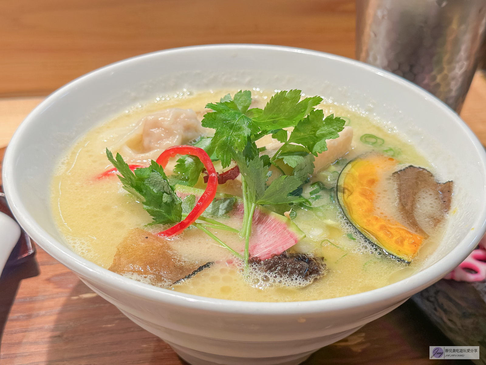 日本東京美食-銀座篝本店-隱藏在小巷裡！米其林推薦排隊人氣拉麵，濃郁松露雞白湯底超美味/鄰近銀座地鐵 @靜兒貪吃遊玩愛分享