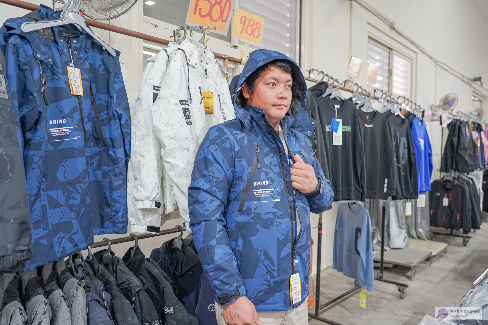 台東。糖廠-嘉益牛仔年度特賣會台東場-萬件牛仔褲,休閒T最低100元起,家庭五金用品39元起,寢具床包、NIKE、Adidas、Skechers運動鞋款通通大特價。即日起~11/26號 @靜兒貪吃遊玩愛分享 台東。糖廠-嘉益牛仔年度特賣會台東場-萬件牛仔褲,休閒T最低100元起,家庭五金用品39元起,寢具床包、NIKE、Adidas、Skechers運動鞋款通通大特價。即日起~11/26號 @靜兒貪吃遊玩愛分享