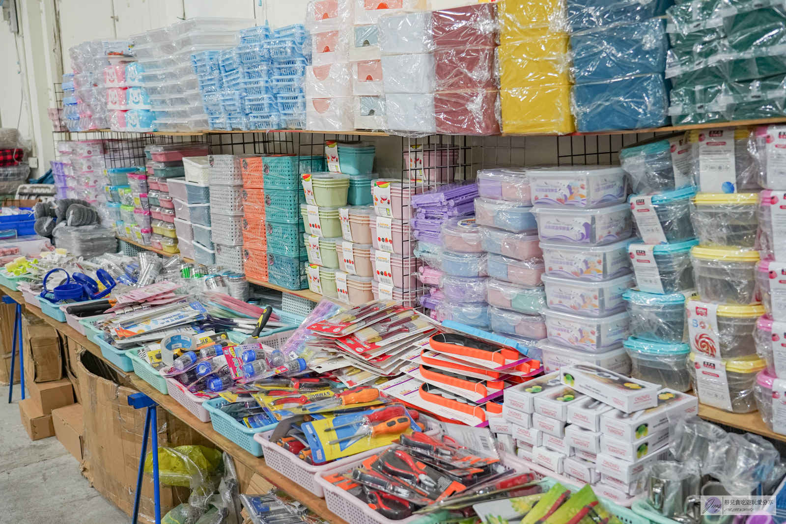 台東。糖廠-嘉益牛仔年度特賣會台東場-萬件牛仔褲,休閒T最低100元起,家庭五金用品39元起,寢具床包、NIKE、Adidas、Skechers運動鞋款通通大特價。即日起~11/26號 @靜兒貪吃遊玩愛分享 台東。糖廠-嘉益牛仔年度特賣會台東場-萬件牛仔褲,休閒T最低100元起,家庭五金用品39元起,寢具床包、NIKE、Adidas、Skechers運動鞋款通通大特價。即日起~11/26號 @靜兒貪吃遊玩愛分享
