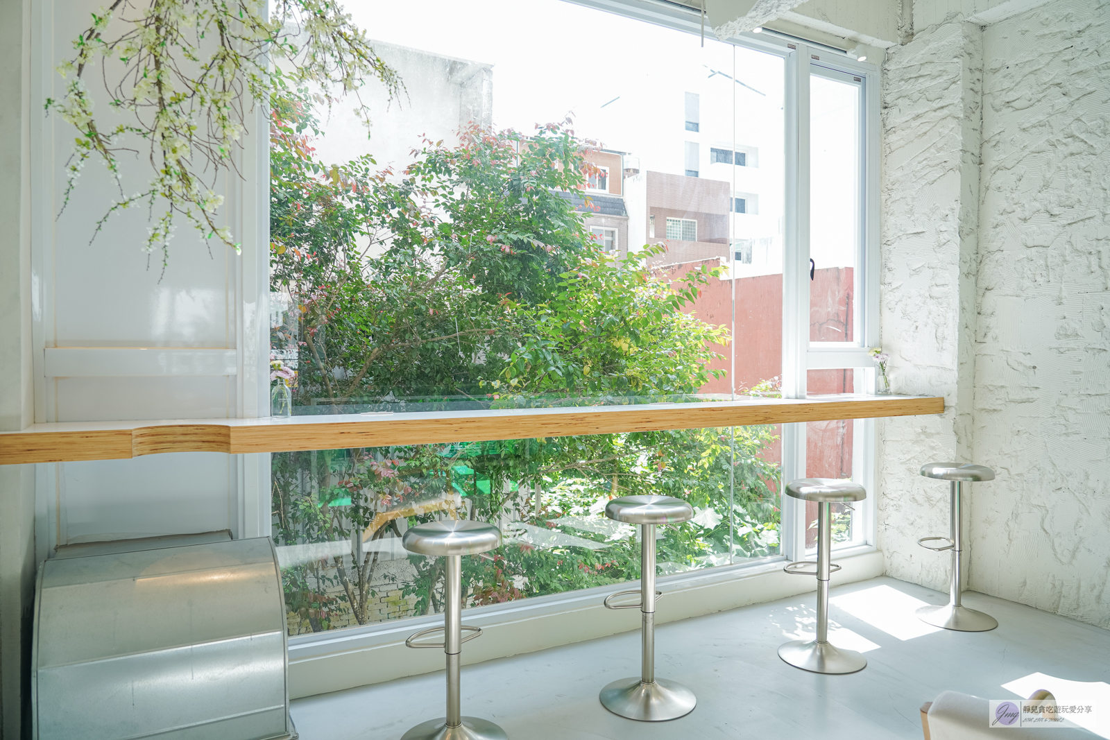 花蓮美食-V TREE CAFE-都會森林時尚風格咖啡廳,簡約舒適的氛圍/鄰近花蓮文化創意產業園區 @靜兒貪吃遊玩愛分享 花蓮美食-V TREE CAFE-都會森林時尚風格咖啡廳,簡約舒適的氛圍/鄰近花蓮文化創意產業園區 @靜兒貪吃遊玩愛分享