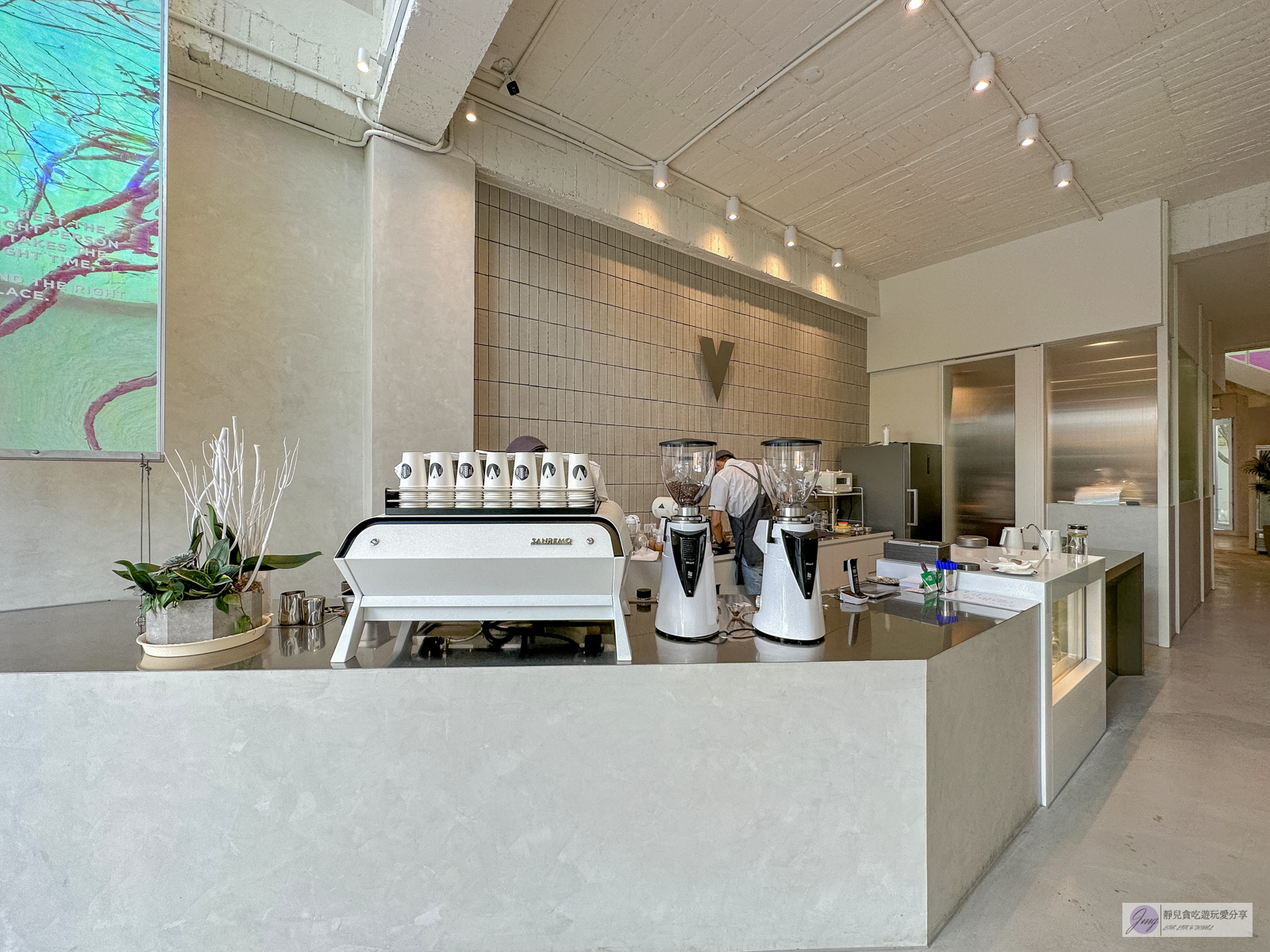 花蓮美食-V TREE CAFE-都會森林時尚風格咖啡廳,簡約舒適的氛圍/鄰近花蓮文化創意產業園區 @靜兒貪吃遊玩愛分享 花蓮美食-V TREE CAFE-都會森林時尚風格咖啡廳,簡約舒適的氛圍/鄰近花蓮文化創意產業園區 @靜兒貪吃遊玩愛分享