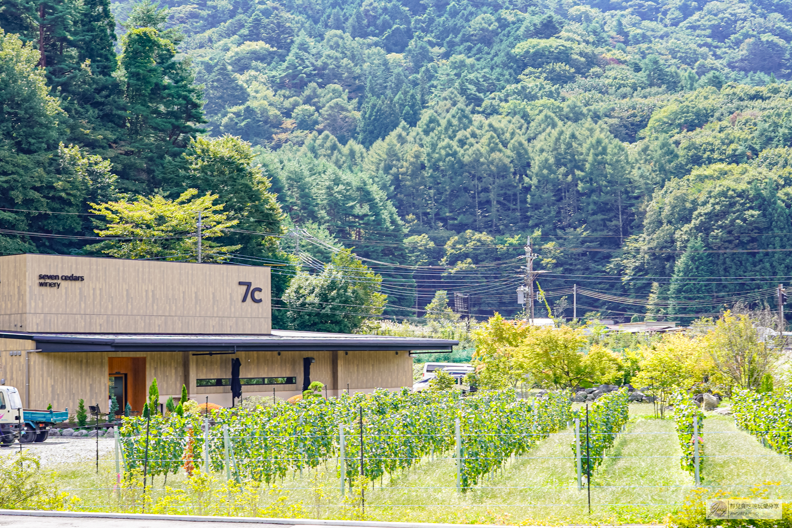 日本山梨美食-7c store&lounge-隱藏在餐酒館裡!黑色系竹炭牛奶霜淇淋,奶味濃郁醇厚,一支135台幣/旅の駅 Kawaguchiko Base內 @靜兒貪吃遊玩愛分享 日本山梨美食-7c store&lounge-隱藏在餐酒館裡!黑色系竹炭牛奶霜淇淋,奶味濃郁醇厚,一支135台幣/旅の駅 Kawaguchiko Base內 @靜兒貪吃遊玩愛分享