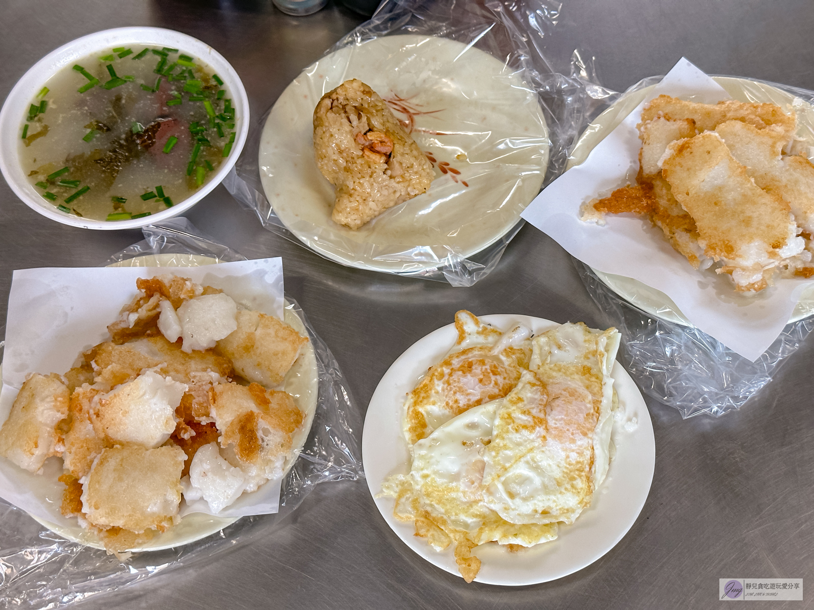 花蓮玉里美食-盧記玉里菜頭粿-傳承三代!一天只賣4.5小時,在地人超推的早餐,外酥內軟綿的蘿蔔糕,一份40元,配上豬血湯滿滿古早味 @靜兒貪吃遊玩愛分享 花蓮玉里美食-盧記玉里菜頭粿-傳承三代!一天只賣4.5小時,在地人超推的早餐,外酥內軟綿的蘿蔔糕,一份40元,配上豬血湯滿滿古早味 @靜兒貪吃遊玩愛分享