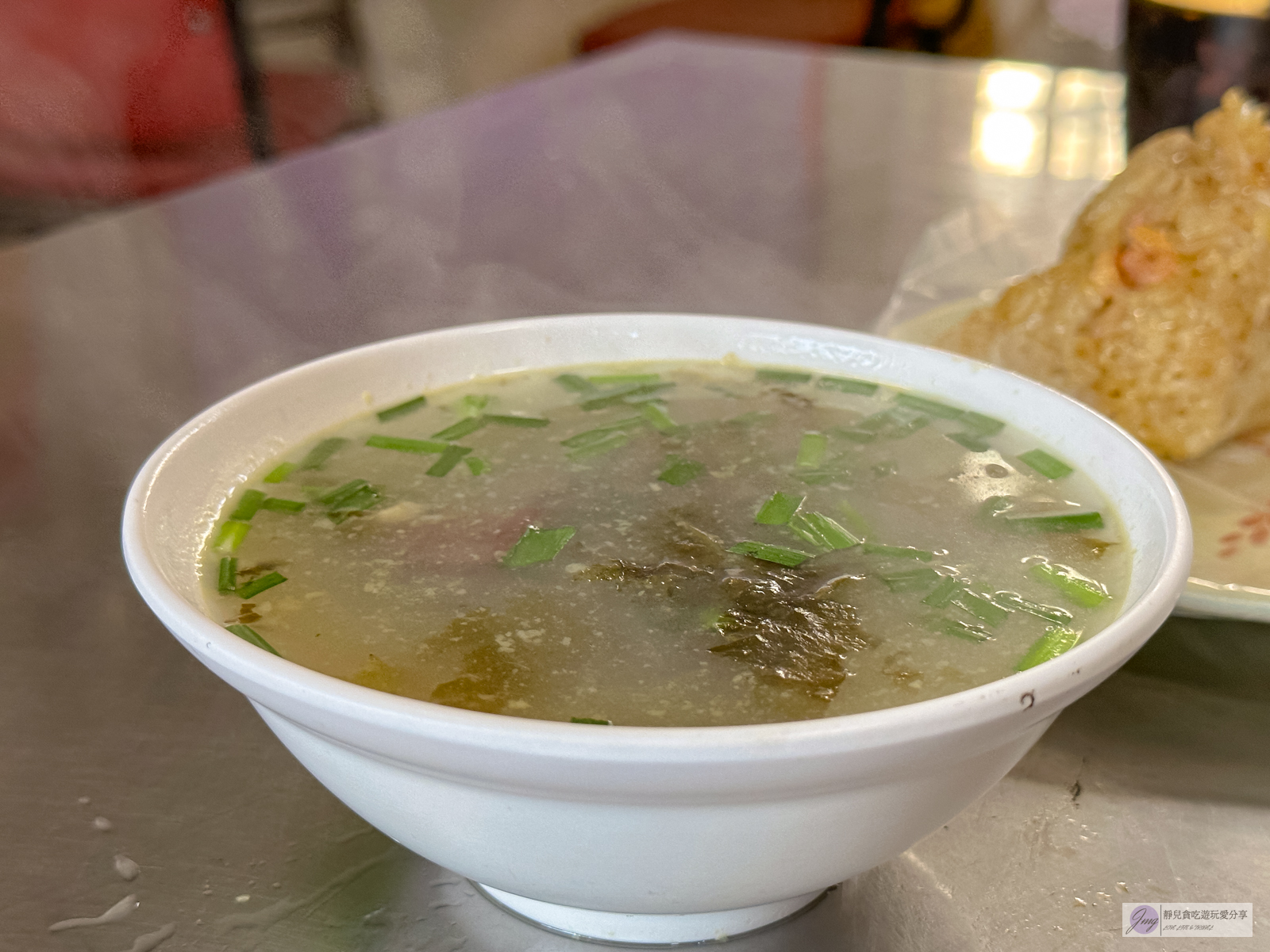 花蓮玉里美食-盧記玉里菜頭粿-傳承三代!一天只賣4.5小時,在地人超推的早餐,外酥內軟綿的蘿蔔糕,一份40元,配上豬血湯滿滿古早味 @靜兒貪吃遊玩愛分享 花蓮玉里美食-盧記玉里菜頭粿-傳承三代!一天只賣4.5小時,在地人超推的早餐,外酥內軟綿的蘿蔔糕,一份40元,配上豬血湯滿滿古早味 @靜兒貪吃遊玩愛分享